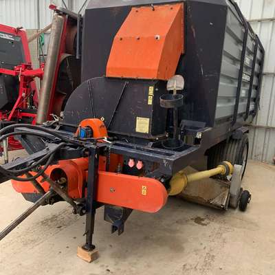 Trilo Vacuum Unit with Mounted Scarifier